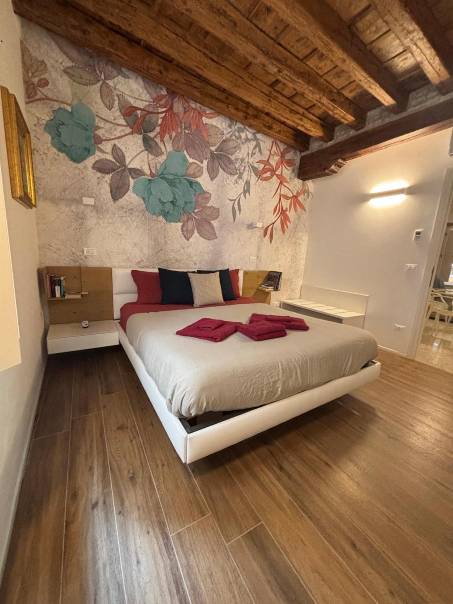 The Lovers Apartment *